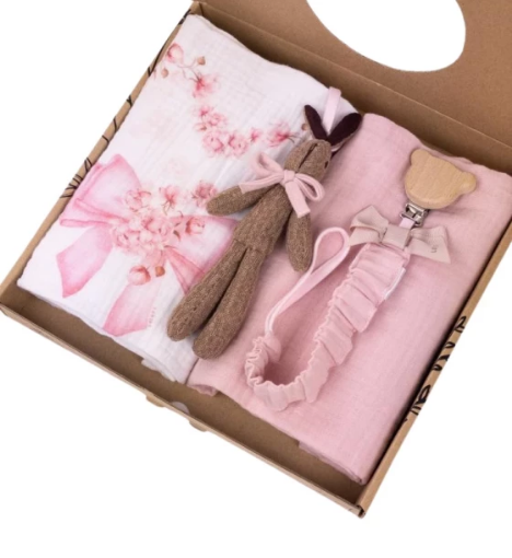 صورة مجموعة بير جاميكس: هدايا مواليد بنات باللون الزهري المنقوش