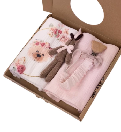 صورة مجموعة بير جاميكس: هدايا مواليد بنات باللون الزهري مع نقوش مميزة