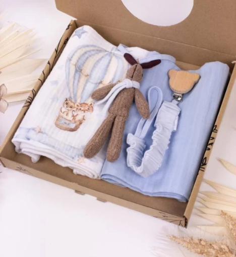 صورة مجموعة جاميكس هدايا المواليد للأولاد - كوفلة وإكسسوار مصاصة باللون الأزرق المنقوش