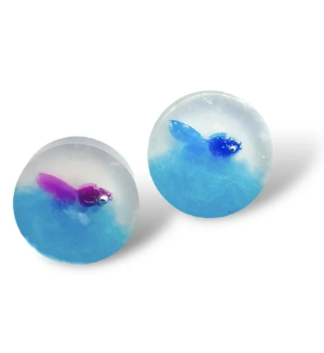 صورة صابون جلسرين طبيعي للأطفال مع لعبة سمكة – تنظيف آمن وممتع لبشرة طفلك الحساسة