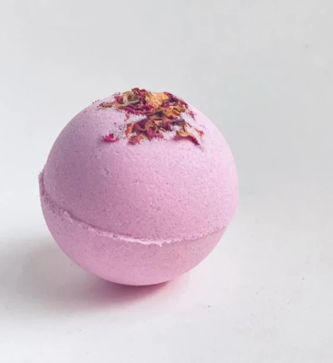 صورة باث بومب زهور الريف – قلوب فوّارة طبيعية للاسترخاء والترطيب برائحة الأزهار