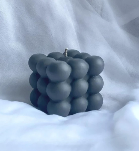 صورة شمعة البابلز عود يدوية: تصميم فريد برائحة توم فورد