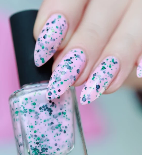 صورة خدمة تركيب فرنش جل تمنح أظافرك مظهرًا طبيعيًا وناعمًا جذابًا