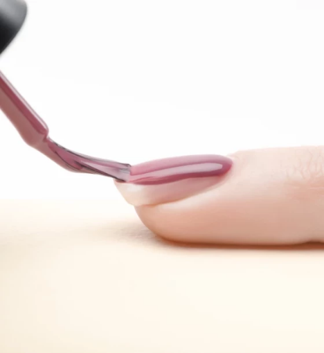 صورة خدمة إضافة لون بياب للأظافر: اجعلي إطلالتك استثنائية وجذابة