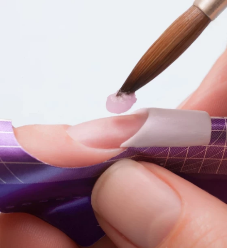 صورة خدمة تركيب وصلات أظافر جل دقيقة لأناقة لا تُضاهى وعناية فائقة