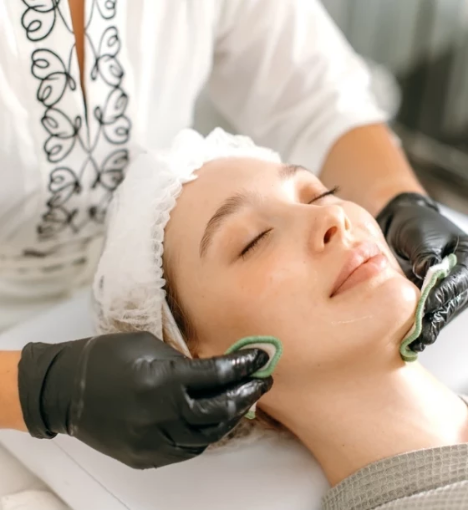 صورة جلسة تنظيف البشرة الاحترافية