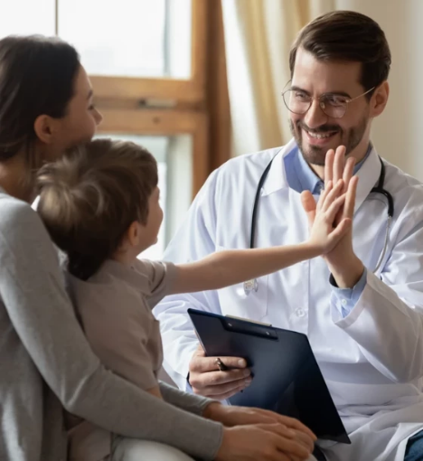 صورة زيارة طبيب عام إلى المنزل - رعاية طبية أينما كنت