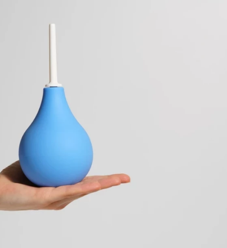 صورة الحقنة الشرجية تنظيف آمن وفعال للقولون