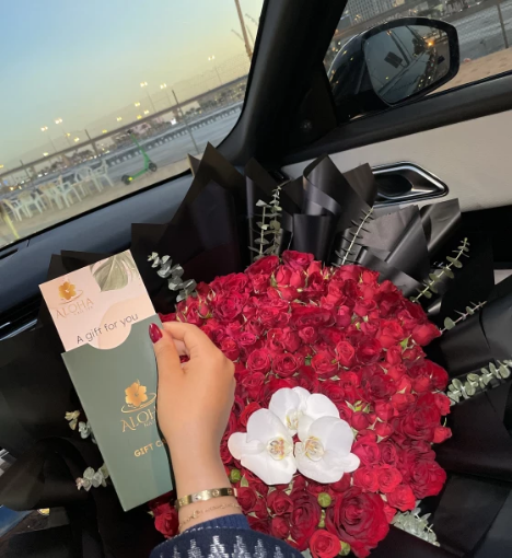 صورة باقة زهور طبيعية من الأزهار الرقيقة تنسيق بوكيه