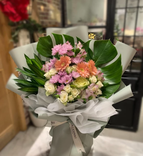 صورة باقة زهور طبيعية من الأزهار الرقيقة تنسيق بوكيه 2