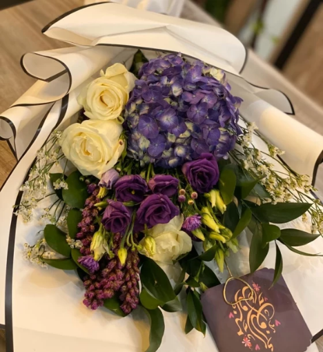 صورة باقة زهور طبيعية من الأزهار الرقيقة تنسيق بوكيه 9