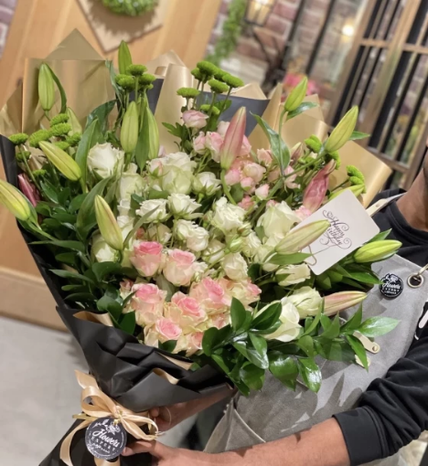 صورة باقة زهور طبيعية من الأزهار الرقيقة تنسيق بوكيه 23