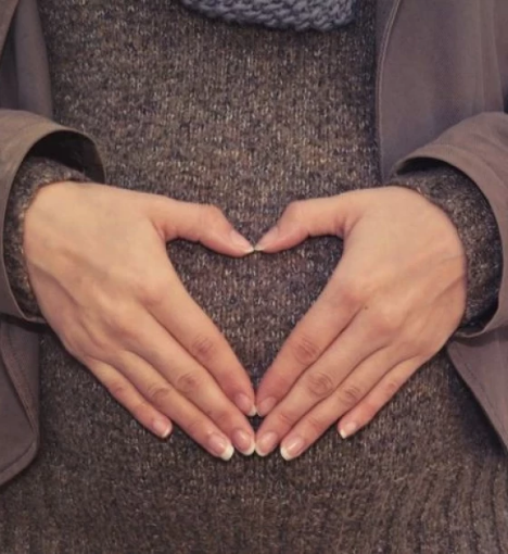 صورة الشفاء العاطفي والطاقي لتعزيز فرص الحمل