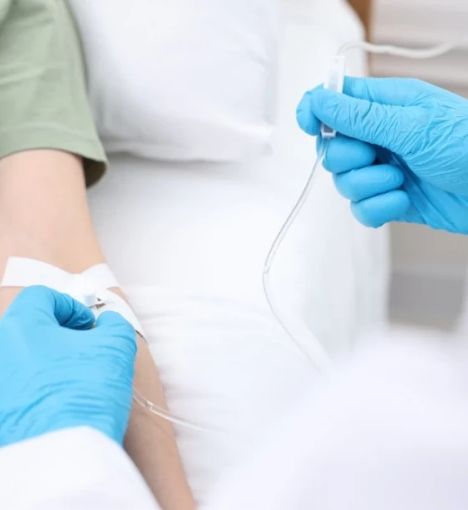 صورة خدمة الإبرة الوريدية في المنزل (بدون الدواء)