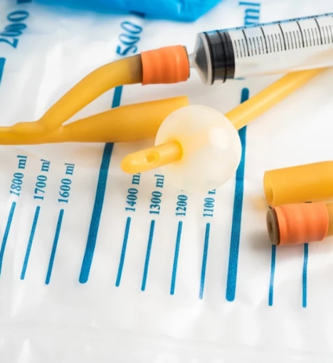 صورة خدمة تركيب وإزالة القسطرة البولية في المنزل مع توفير القسطرة