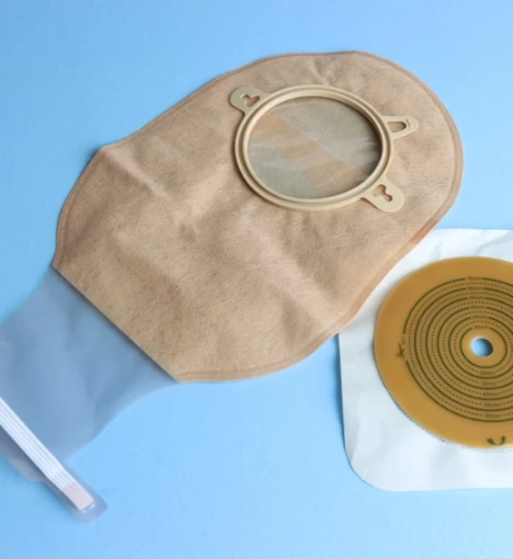 صورة خدمة العناية بفتحة البراز الدائمة في المنزل