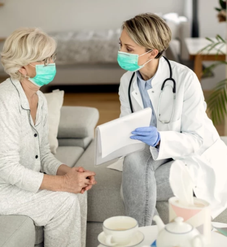 صورة خدمة زيارة الطبيب العام إلى المنزل