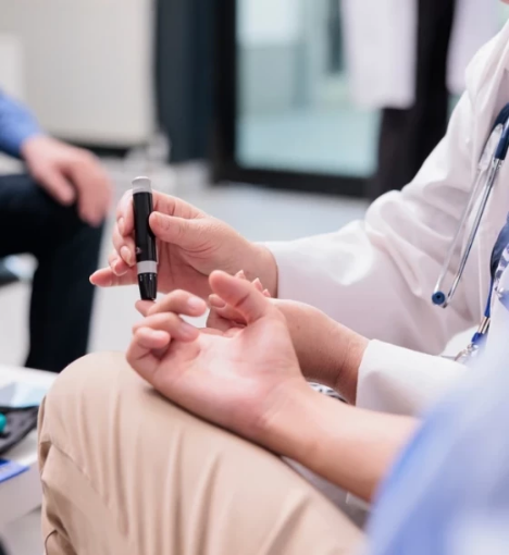 صورة خدمة زيارة تمريضية لمريض السكري في المنزل (مرة واحدة)