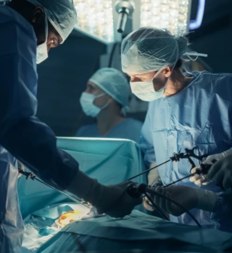 صورة عملية تنظير المثانة وإزالة دعامة الحالب المزدوجة (Double-J Stent)