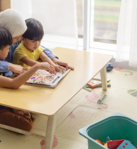 صورة خدمة جليسة أطفال لمدة ثلاث ساعات