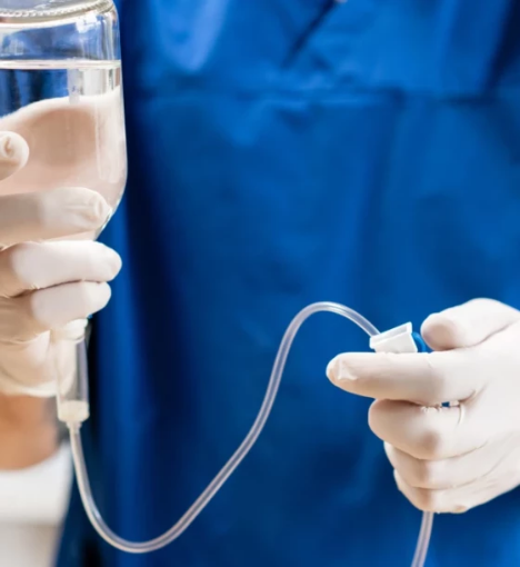 صورة خدمة إبرة الوريد بدون محلول ودواء في المنزل